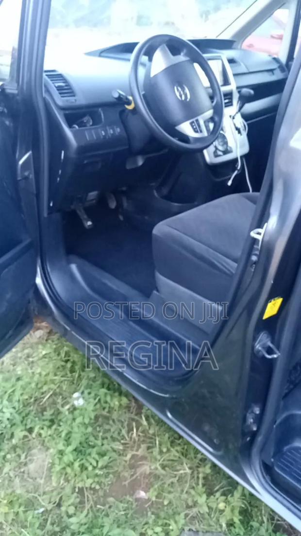 Toyota Voxy 2013 Gray