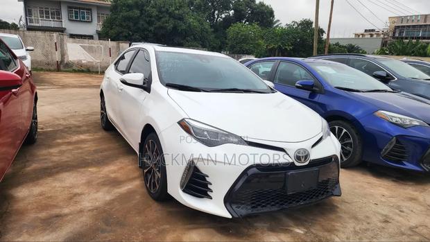 Toyota Corolla SE (1.8L 4cyl 2A) 2018 White