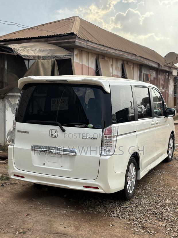 Honda Stepwgn 2012 Gray
