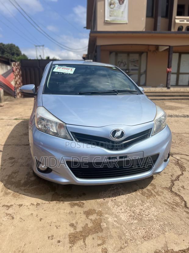 Toyota Vitz 1.3 FWD 5dr 2013 Blue