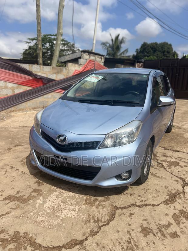 Toyota Vitz 1.3 FWD 5dr 2013 Blue