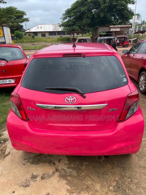 Toyota Vitz 1.5 FWD 5dr 2012 Red