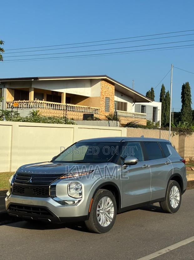 Mitsubishi Outlander SE 2022 Silver
