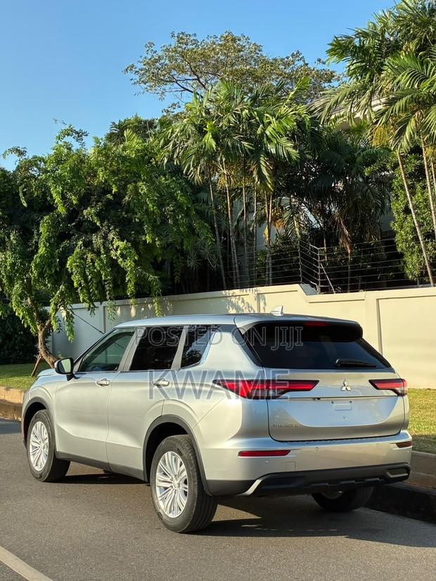 Mitsubishi Outlander SE 2022 Silver