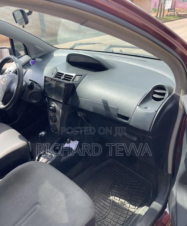 Toyota Vitz 1.3 AWD 5dr 2010 Brown