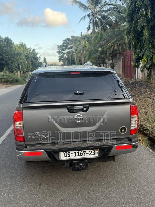 Nissan Navara 2015 Gray