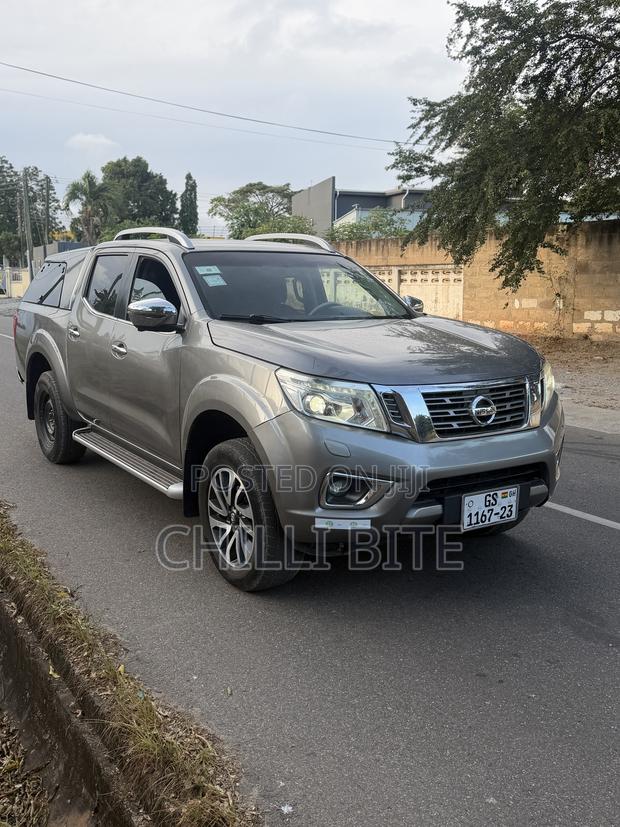 Nissan Navara 2015 Gray