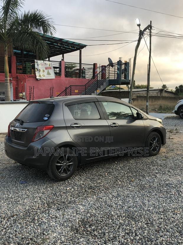 Toyota Vitz 2011 Teal