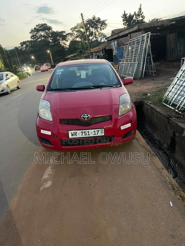 Toyota Yaris Base Hatchback 3dr 2010 Red