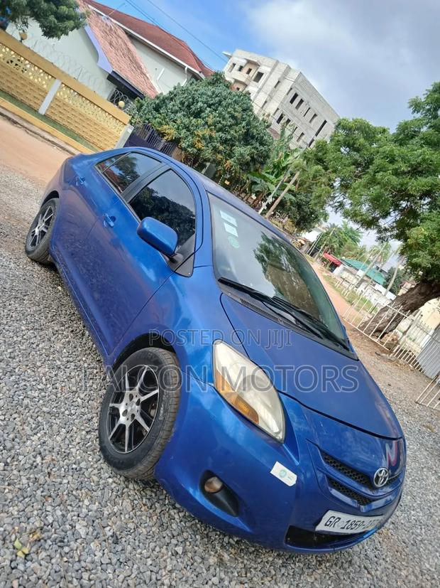 Toyota Yaris Base Sedan 4dr 2010 Blue
