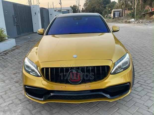 Mercedes-Benz C250 2019 Gold