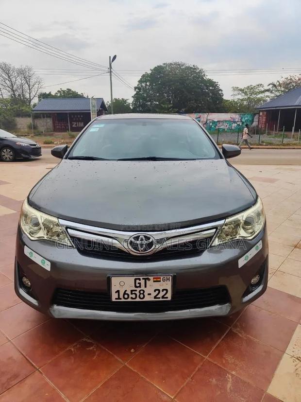 Toyota Camry LE 4dr Sedan (2.5L 4cyl 6A) 2014 Gray