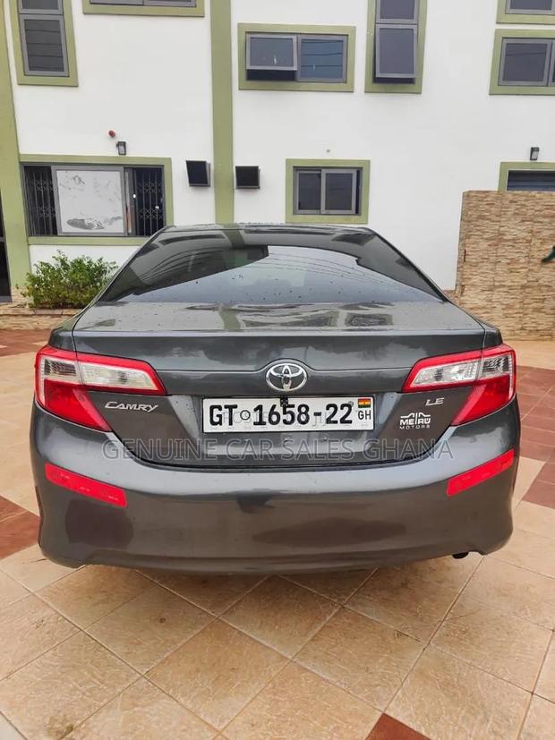 Toyota Camry LE 4dr Sedan (2.5L 4cyl 6A) 2014 Gray