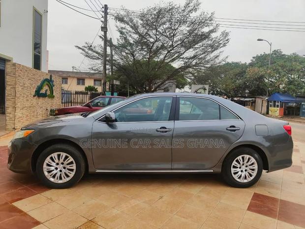 Toyota Camry LE 4dr Sedan (2.5L 4cyl 6A) 2014 Gray
