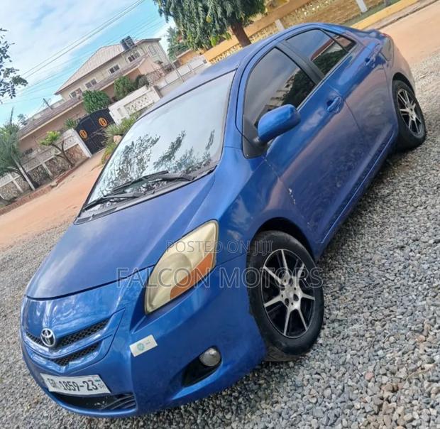 Toyota Yaris Base Sedan 4dr 2010 Blue