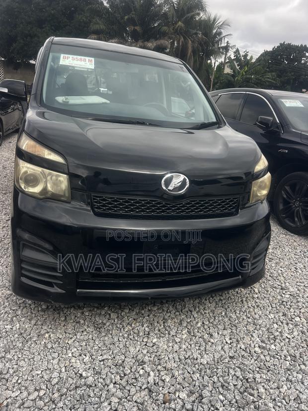 Toyota Voxy V 4WD 8-Seater 2013 Matt Black