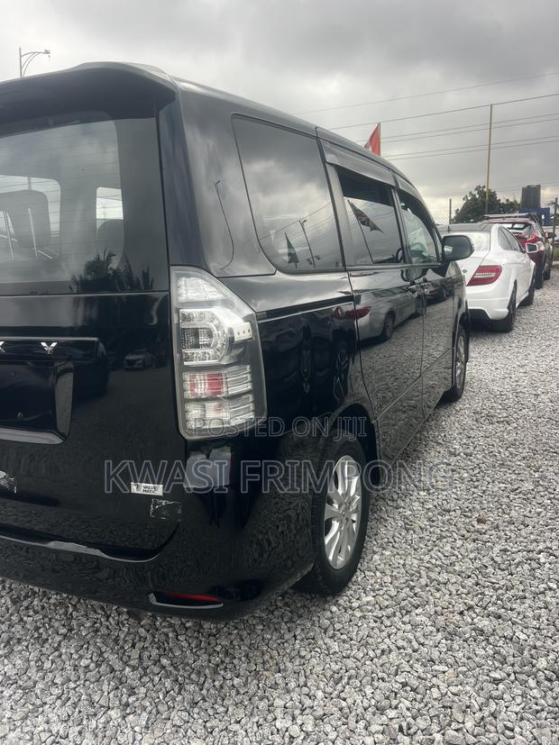 Toyota Voxy V 4WD 8-Seater 2013 Matt Black