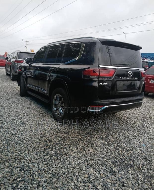 Toyota Land Cruiser Prado 2022 Black