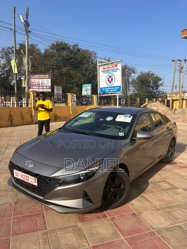 Hyundai Elantra SEL 2023 Gray