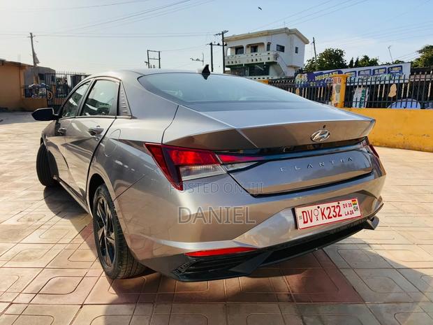 Hyundai Elantra SEL 2023 Gray
