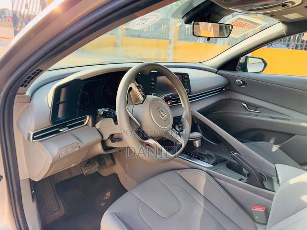 Hyundai Elantra SEL 2023 Gray