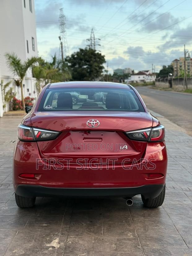 Toyota Yaris iA 1.5 FWD 2017 Red