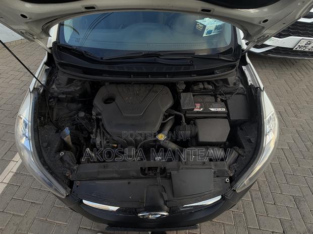 Hyundai Avante 2011 White