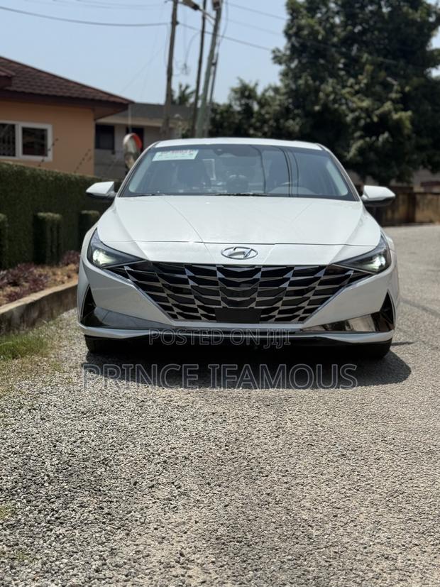 Hyundai Elantra Limited 2022 White