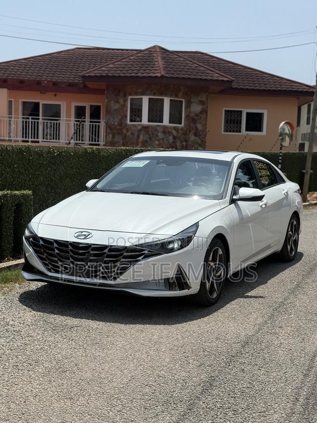 Hyundai Elantra Limited 2022 White