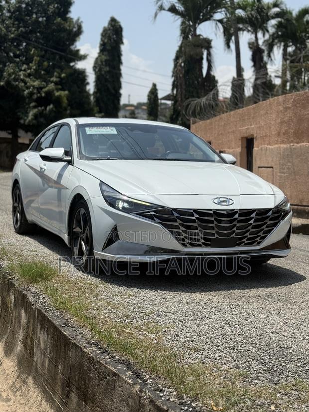 Hyundai Elantra Limited 2022 White