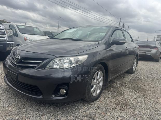 Toyota Corolla LE 4dr Sedan (1.8L 4cyl 4A) 2013 Gray