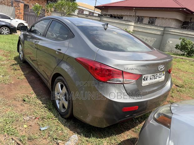 Hyundai Elantra 2013 Gold
