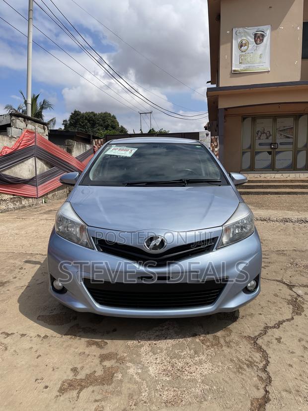 Toyota Vitz 1.3 FWD 5dr 2013 Blue