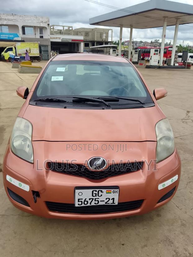 Toyota Vitz 1.3 FWD 3dr 2010 Brown