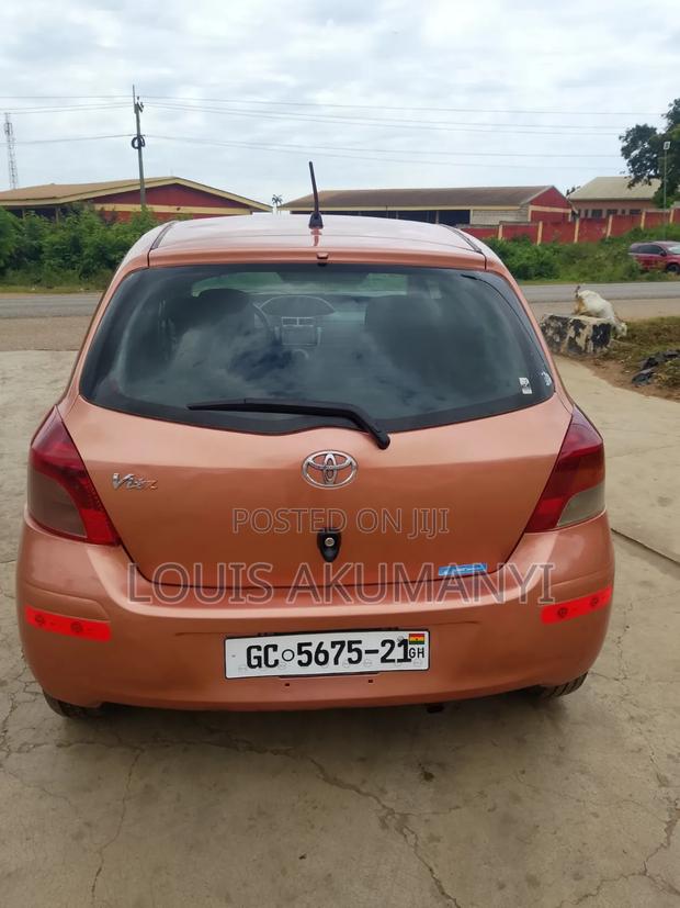 Toyota Vitz 1.3 FWD 3dr 2010 Brown