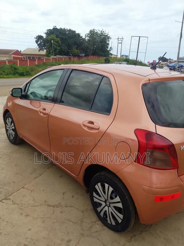 Toyota Vitz 1.3 FWD 3dr 2010 Brown