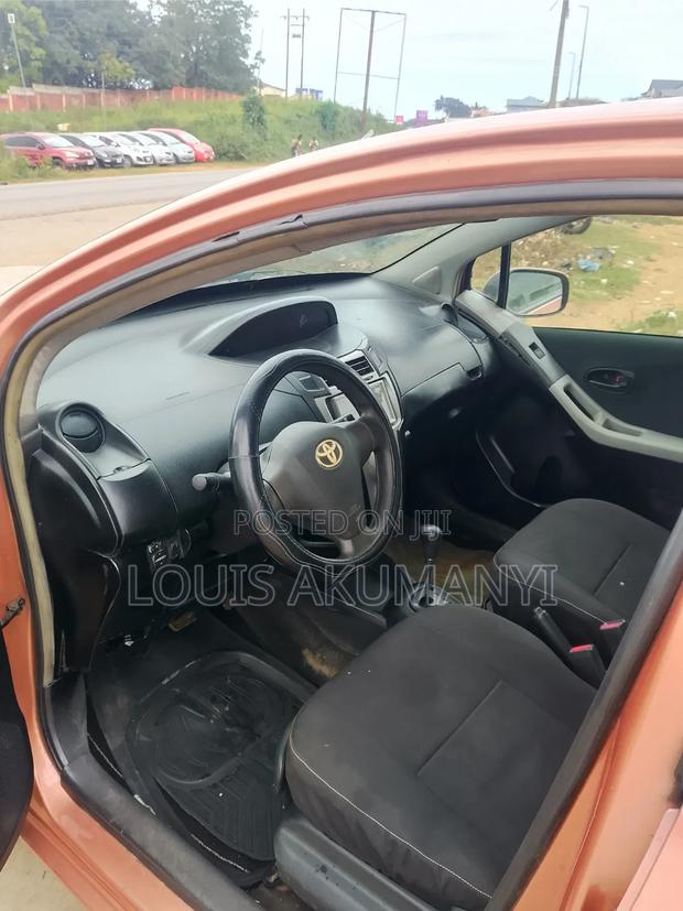 Toyota Vitz 1.3 FWD 3dr 2010 Brown