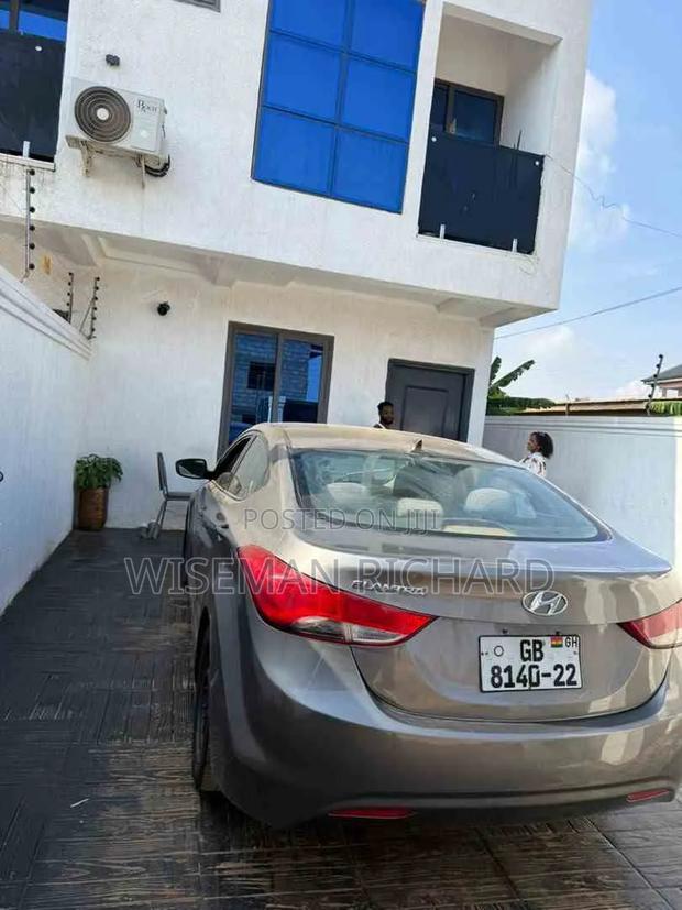 Hyundai Elantra GLS Sedan FWD (1.8L 4cyl 6A) 2013 Gray