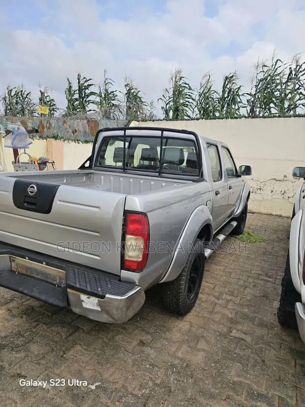 Nissan Hardbody 2009 White