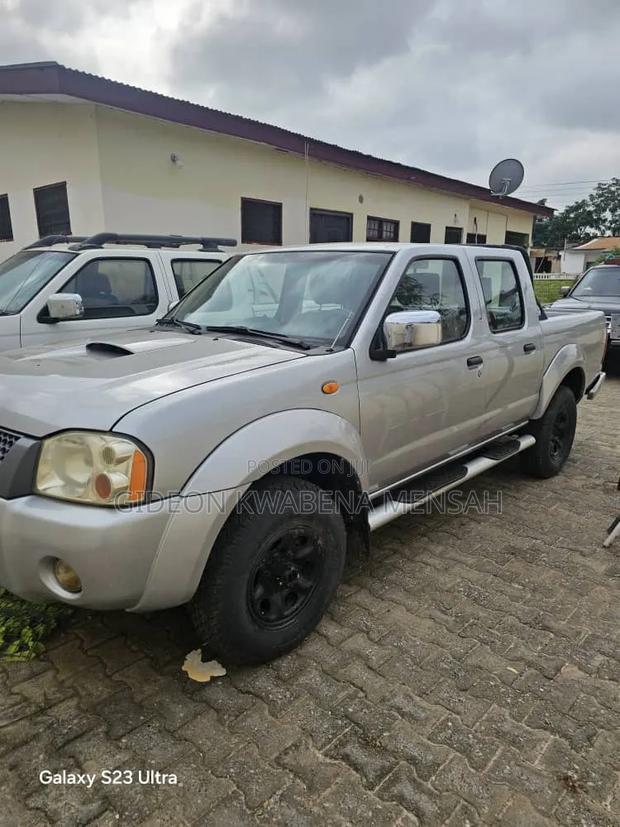 Nissan Hardbody 2009 White