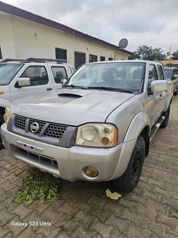 Nissan Hardbody 2009 White