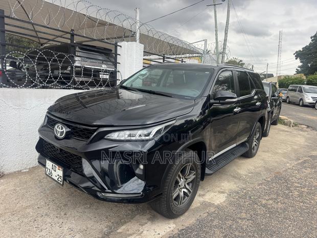 Toyota Fortuner 2.5 D AWD 2024 Black