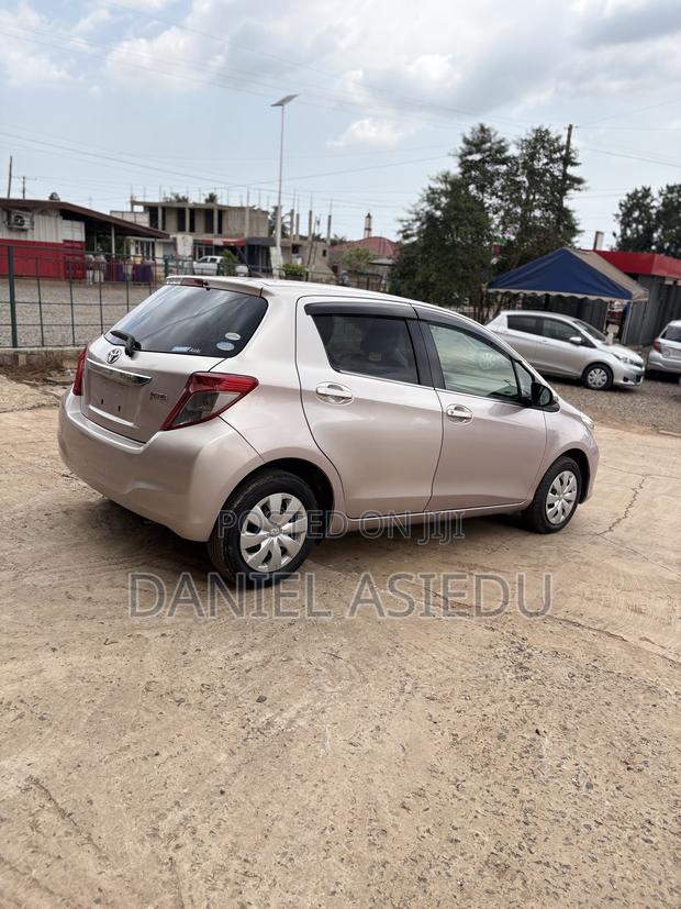 Toyota Vitz 1.3 AWD 3dr 2013 Pink