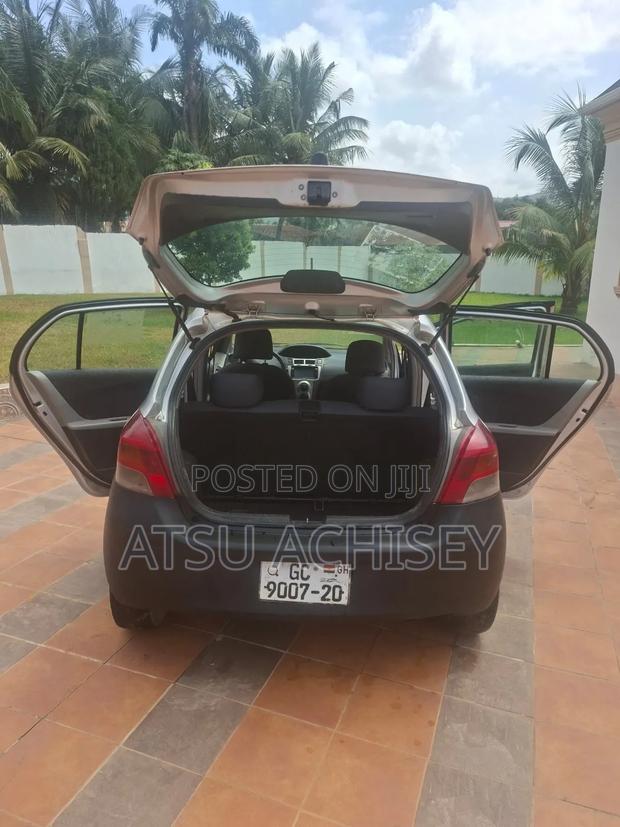 Toyota Vitz 1.0 FWD 3dr 2010 Silver