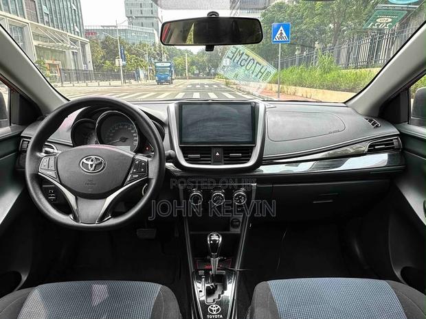 Toyota Yaris LE Hatchback 5dr 2017 Burgundy