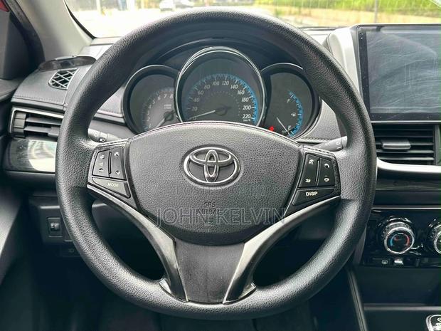 Toyota Yaris LE Hatchback 5dr 2017 Burgundy