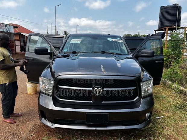 RAM 1500 2014 Matt Black