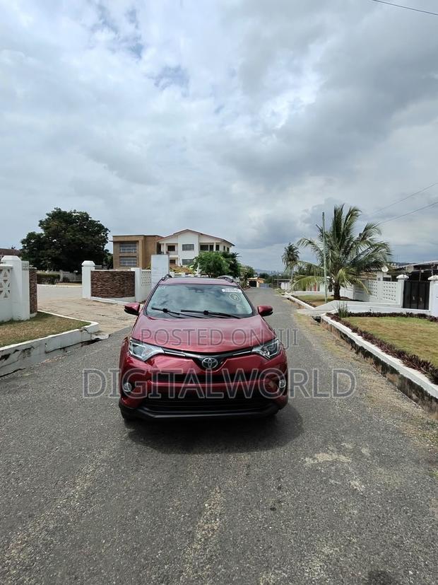 Toyota RAV4 XLE 4dr SUV AWD (2.5L 4cyl 6A) 2018 Red