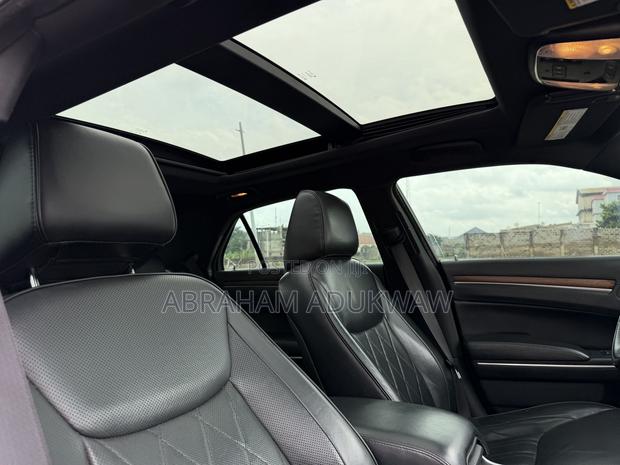 Chrysler 300C Base AWD 2016 Off white