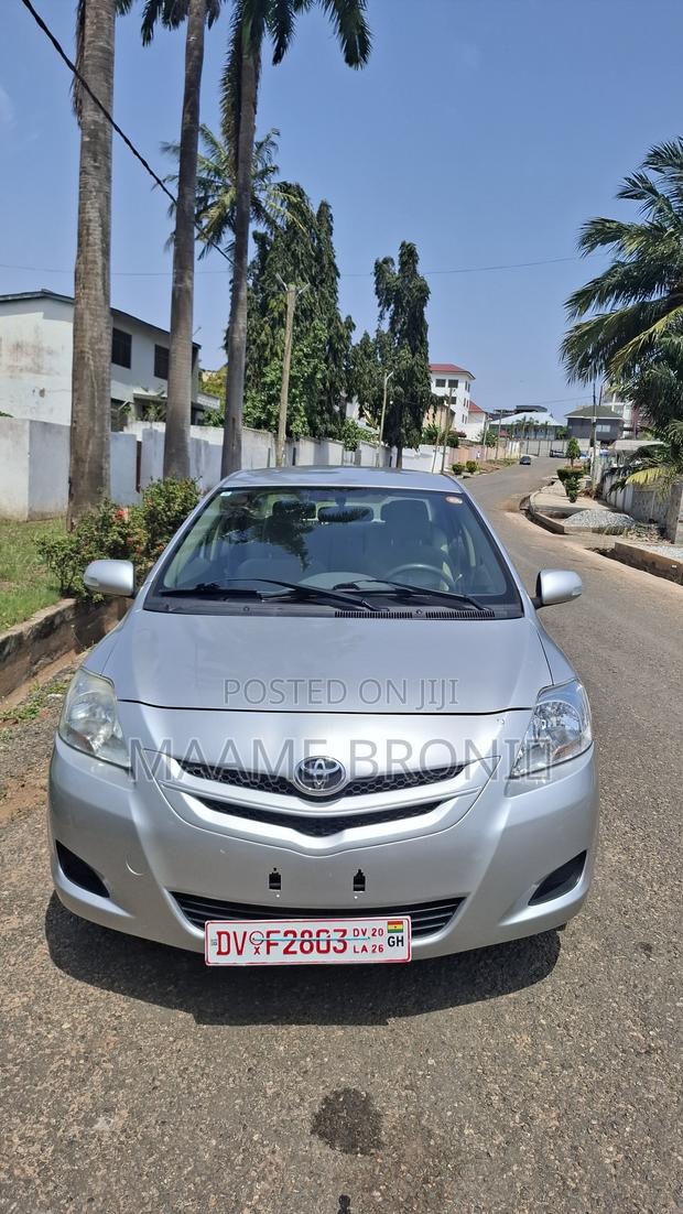 Toyota Belta 2011 Silver